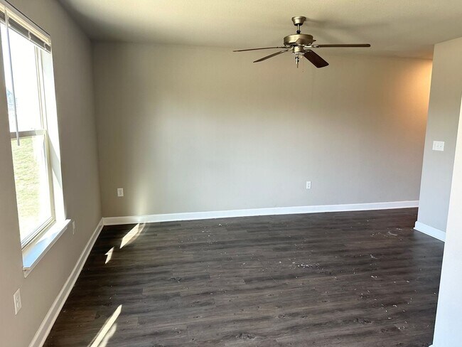 Foto del edificio - 3 Bed Townhome in Grain Valley