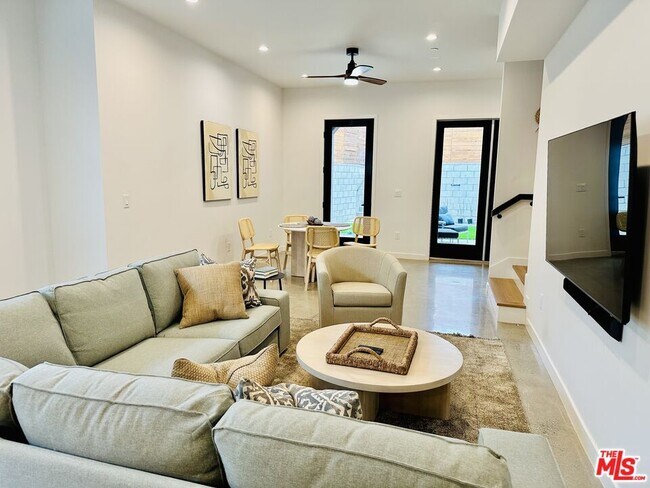 Foto del edificio - 948 E 67th St