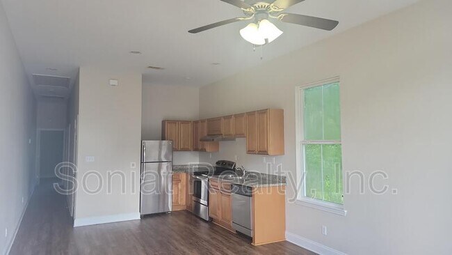 Foto del edificio - 4948 Camelia St