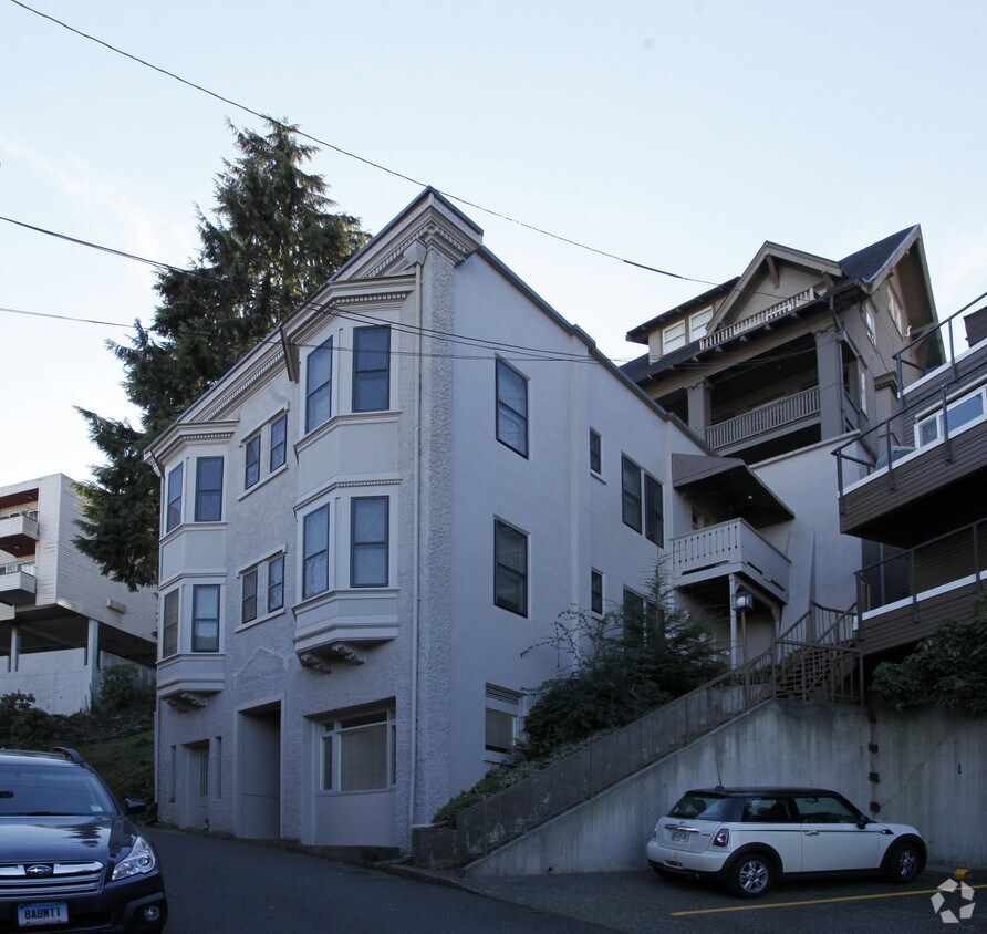 Building Photo - The Cedar Hill