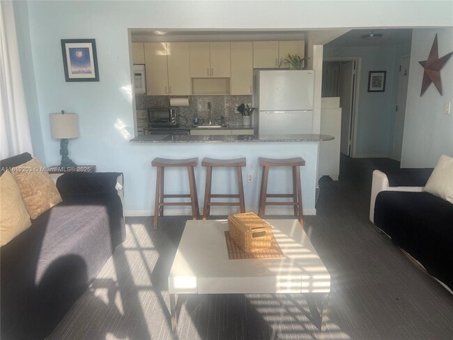 Building Photo - 918 Ocean Dr
