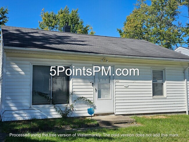 Foto del edificio - 4424 E 158th St