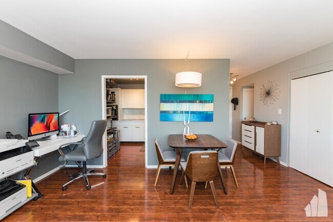 Foto del edificio - 3650 N Lake Shore Dr