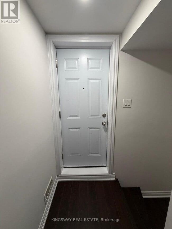 Building Photo - 243 Pringle Ave