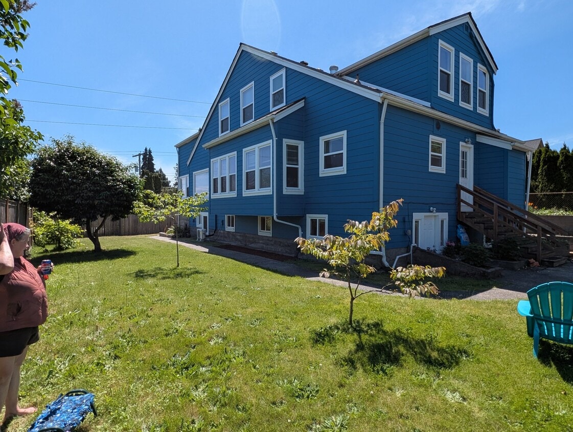 Photo - 1208 10th St (Bremerton, WA)
