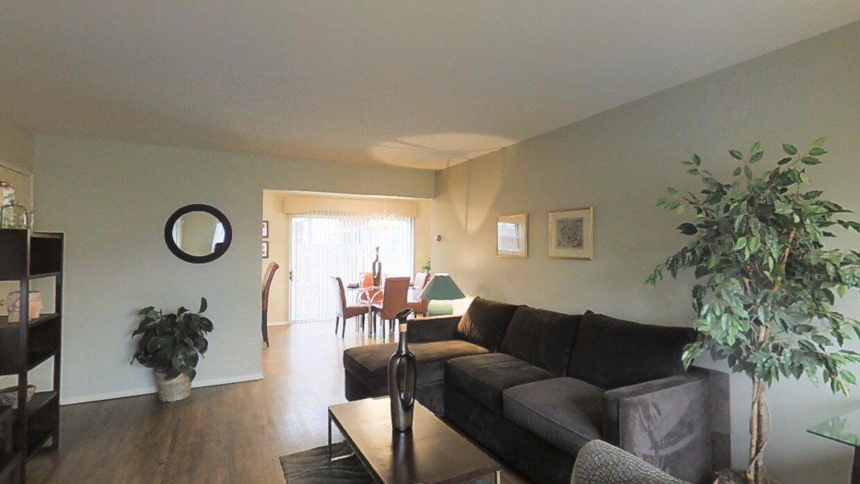 North Village Apartments 911 Village Dr E Apartment For Rent Doorstepscom