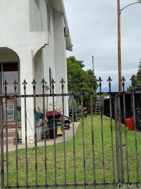 Foto del edificio - 607 Agostino Rd