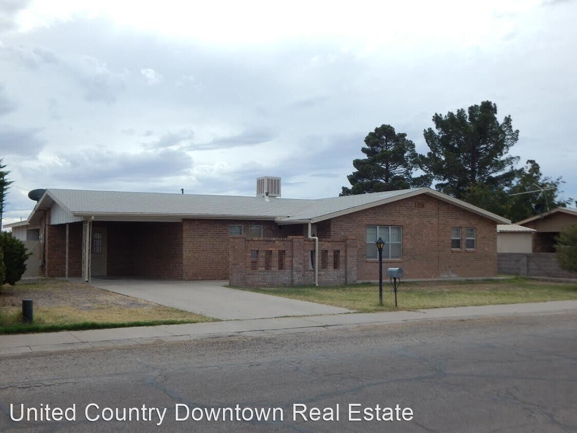 Foto principal - 3 br, 2 bath House - 2306 E. Olive St.