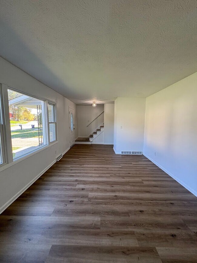 Foto del edificio - Three bedroom two bathroom home for rent