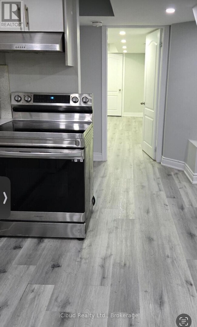 Building Photo - 5 Chesterwood Cres