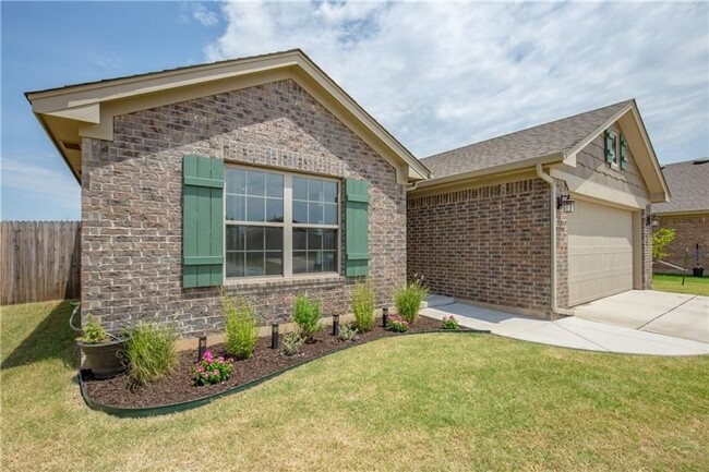 Building Photo - 3 Bed | 2 Bath | 2 Car (Deep) Garage - Val...
