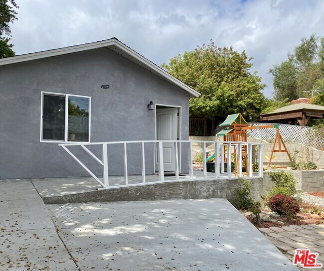 Foto del edificio - 4853 Canoga Ave