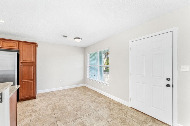 Building Photo - 406 N Neptune Dr