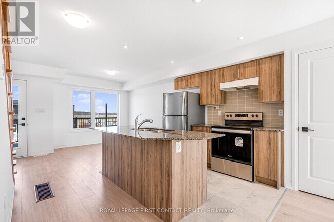 Photo du bâtiment - 3 Fairlane Ave