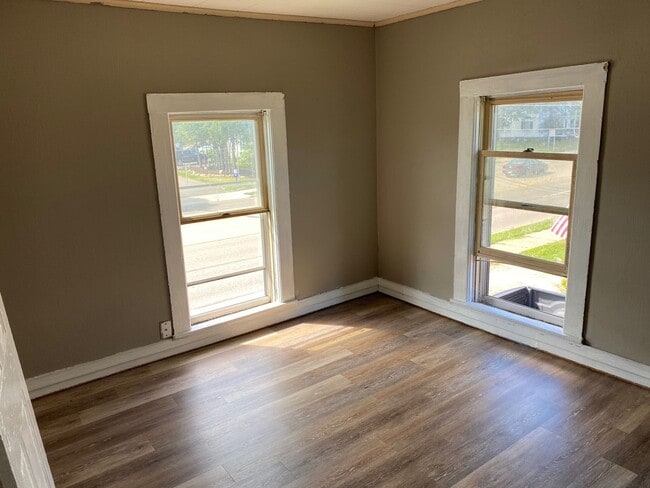 Building Photo - 5 Bedroom Single Family Antigo