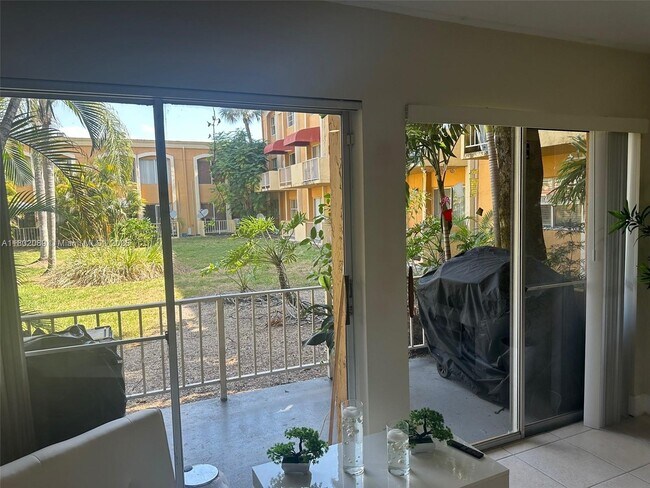 Foto del edificio - 17911 NW 68th Ave