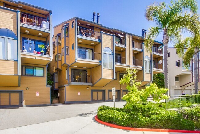 Foto del edificio - Prime Carlsbad Location - Available July 2025