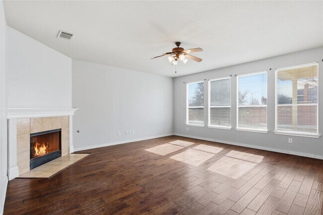 Foto del edificio - 4410 Meadowside Ln