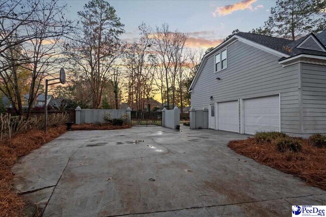 Foto del edificio - 3406 Sussex Ct