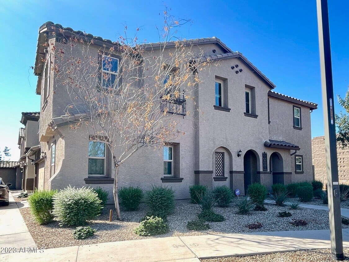 Primary Photo - 16675 W Sierra St