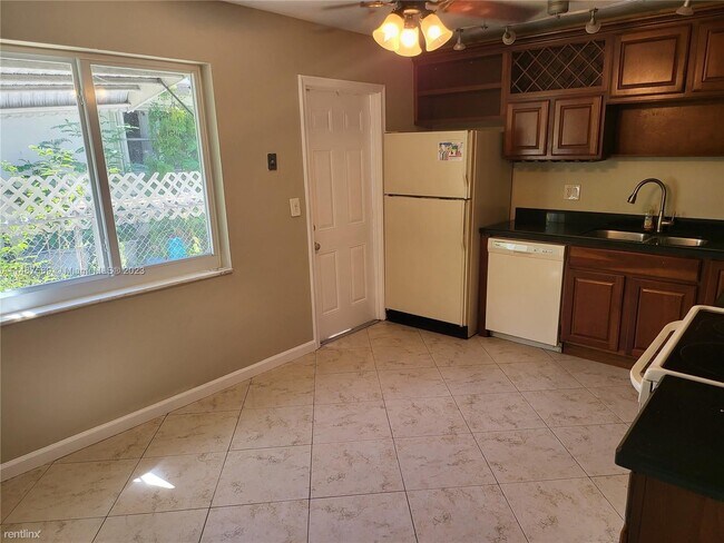 Building Photo - 3 br, 2 bath House - 4331 SW 54th Ct # B
