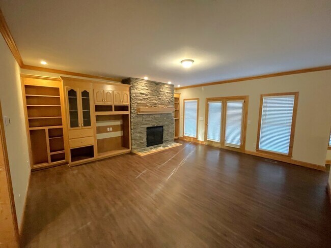 Building Photo - 2458 Windingbrook Dr