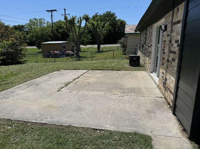 Foto del edificio - 2009 Pleasant Ln