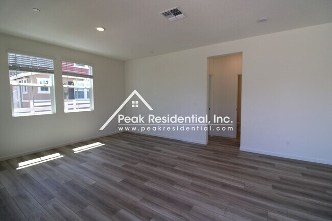 Foto del edificio - 4 br, 3 bath House - 6197 Paseo De Mooney