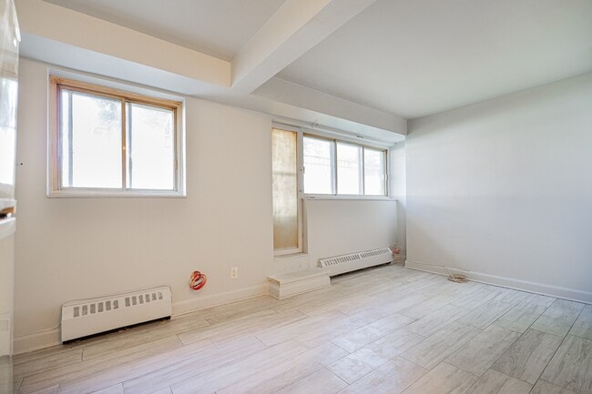 Building Photo - 6880-625e 25e Ave