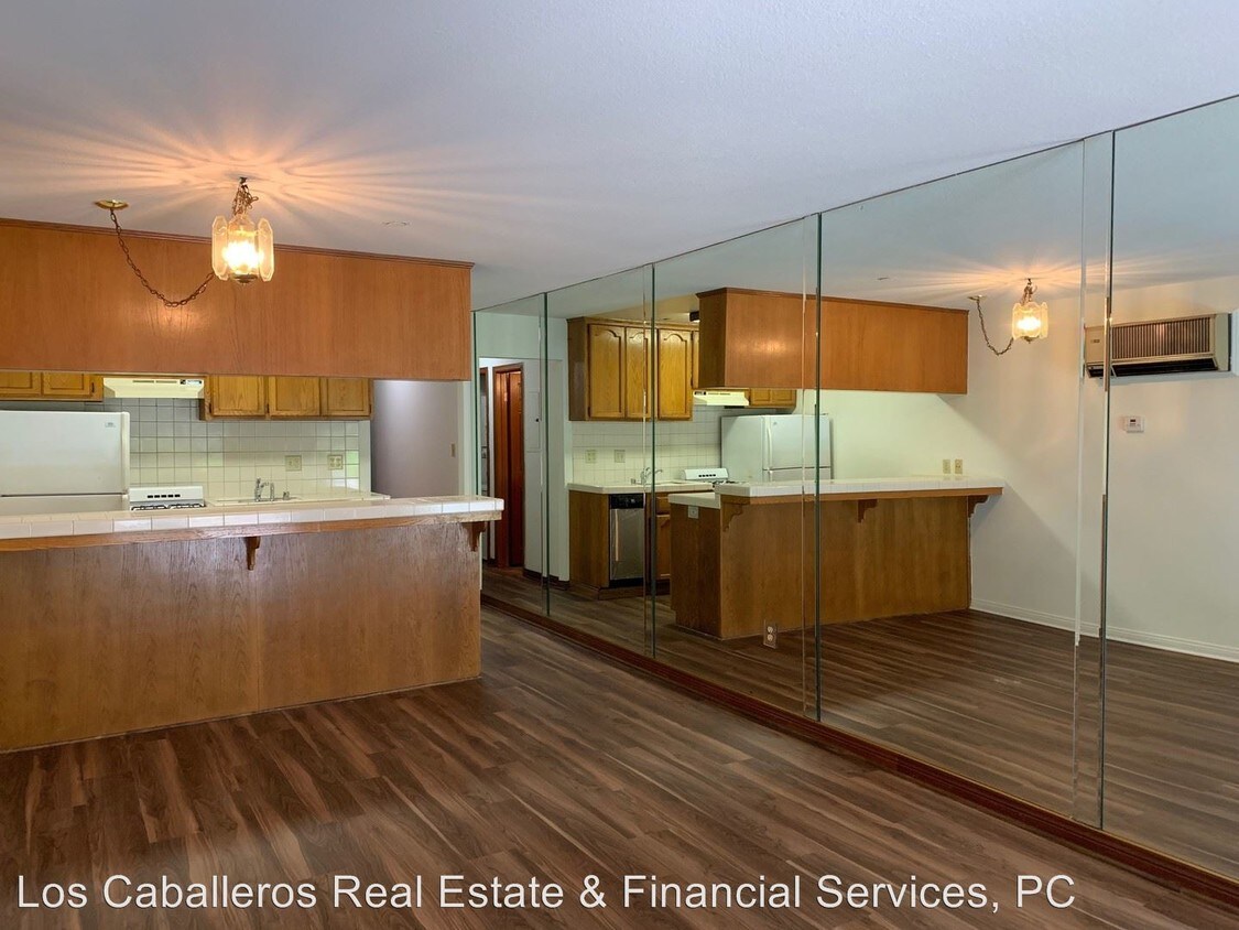 Foto principal - 17200 Newhope St