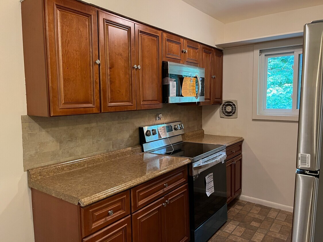 Renovated throughout - 2800 Davis St