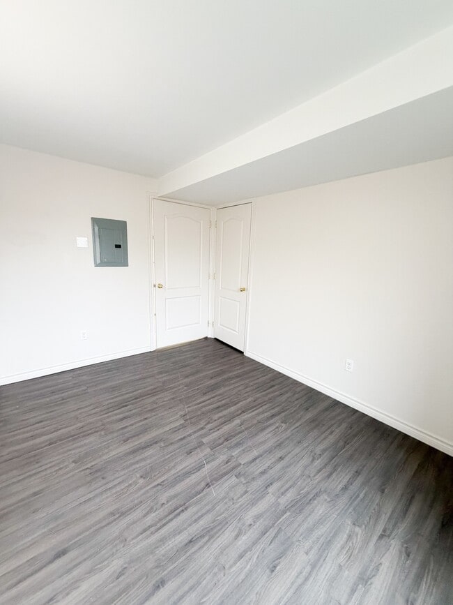 Building Photo - 323 2nd Ave N