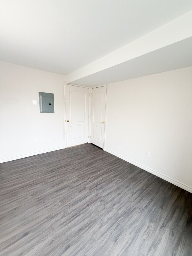 Photo du bâtiment - 323 2nd Ave N