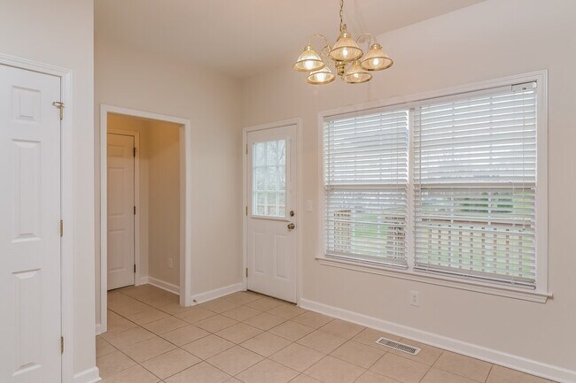 Foto del edificio - 2805 Aston Woods Ct
