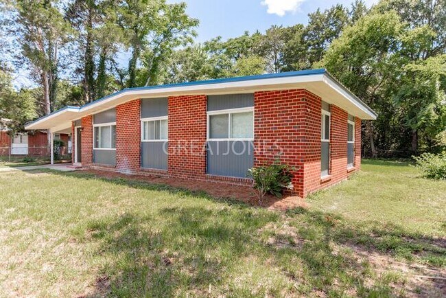 Building Photo - 1046 Farwell Dr