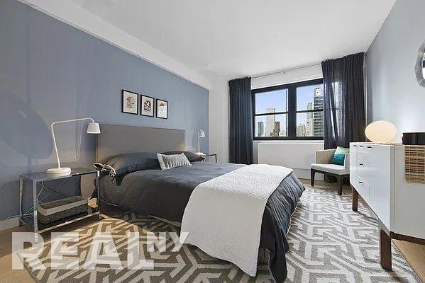 Foto principal - 222 E 39th ST