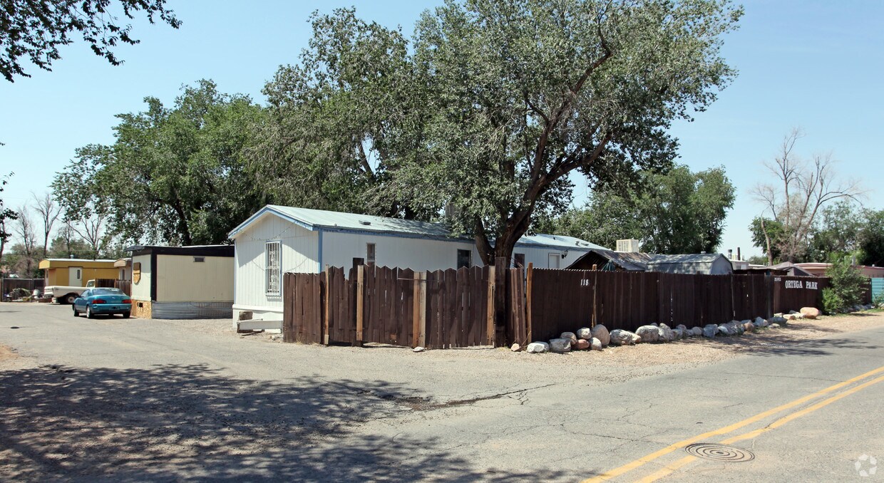 Building Photo - 118 Ortega Rd NW