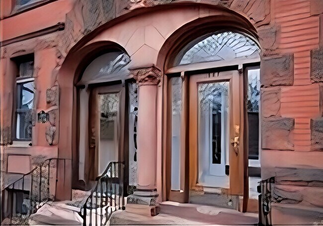 Building Photo - 1894 Beacon St