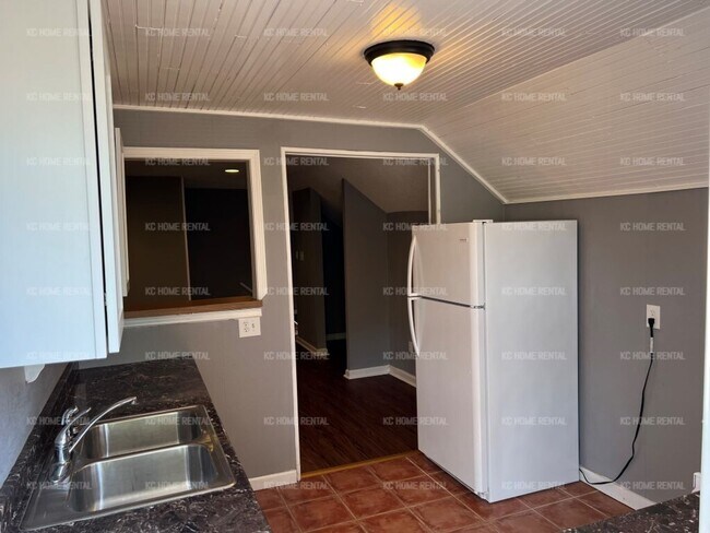 Building Photo - Charming 1 bed 1 bath in KCMO!