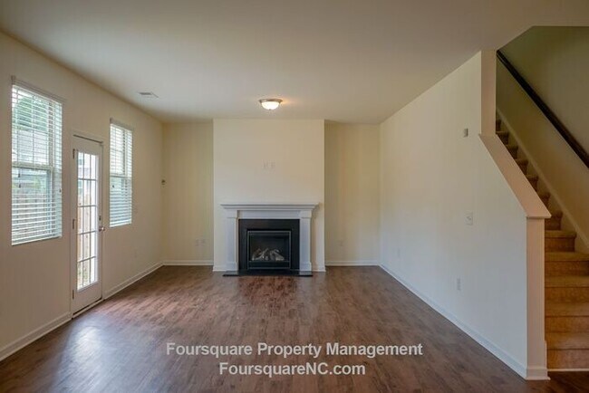 Foto del edificio - Spacious Single-Family Home with 1st Floor Office, Loft & Fenced Backyard , Includes Washer/Dryer
