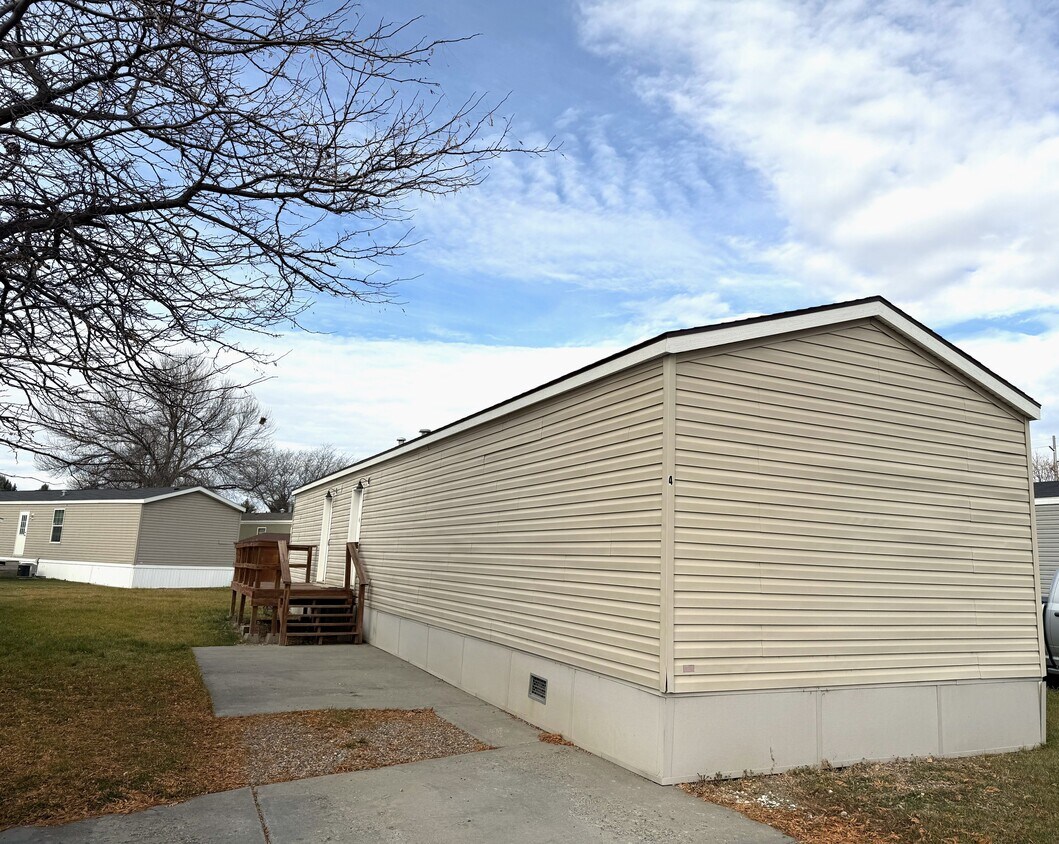 Primary Photo - 04 Northglen Dr Unit 4NG