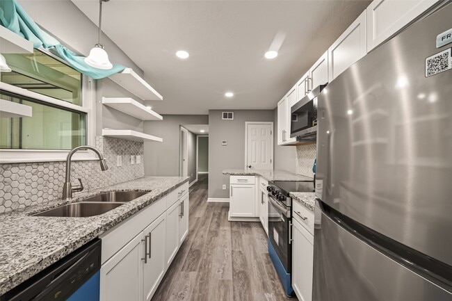 Building Photo - 7600 Emmett F Lowry Expy