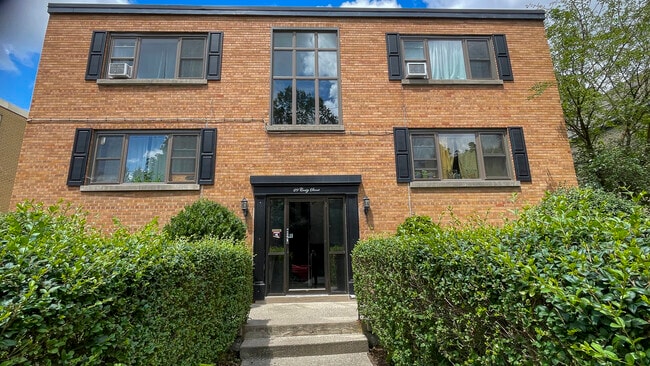 Building Photo - Fabulous Studio Apartment for Rent in Wortley Village London!  OLD SOUTH