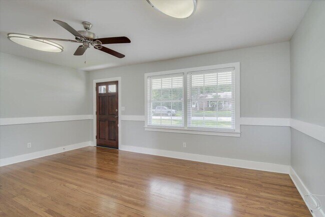 Foto del edificio - 2615 Springwood Dr