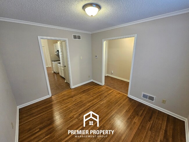 Photo - 2942 S.Mendenhall Road House