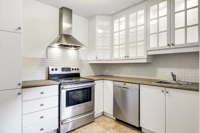 Photo du bâtiment - 1500 Pine Ave W