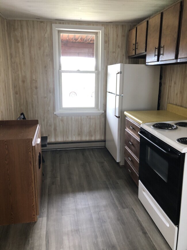 Building Photo - 11 LLC-60/62 Elm Street