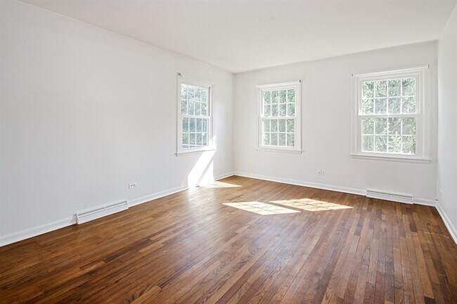 Foto del edificio - 18 Oak Brook Rd