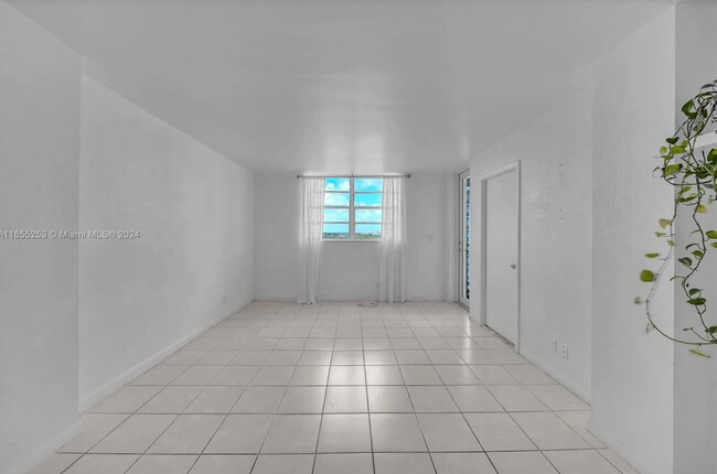 Foto del edificio - 2903 NE 163rd St