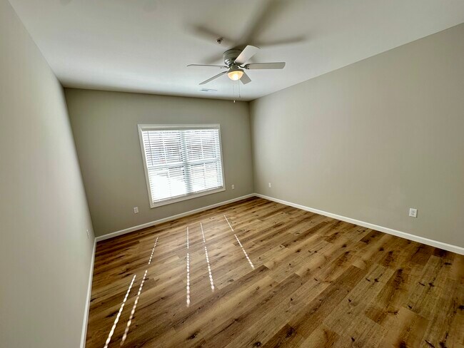 Foto del edificio - 210 Kinniard Rd